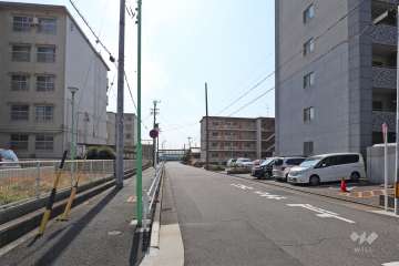 敷地東側の前面道路