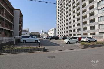 駐車場出入り口・敷地内駐車場（屋外平面式）