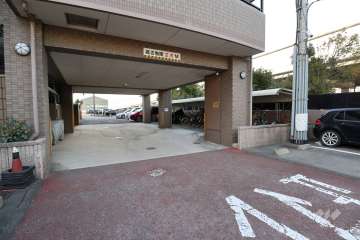 駐車場の出入り口・敷地内駐車場（屋外平面式）