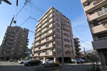 宝マンション築地ウエスト壱番館の外観（南東側から）