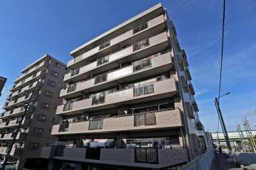 宝マンション築地ウエスト弐番館の外観（南側から）