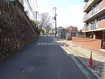 敷地南側の前面道路