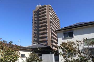 ライオンズガーデン南陽町の外観（南西側から）