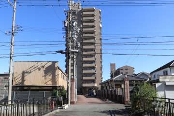 ライオンズガーデン南陽町の外観（西側から）