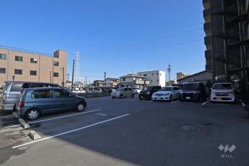 敷地内駐車場（屋外平面式）