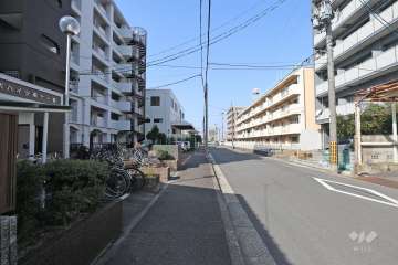 敷地北側の前面道路