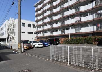 駐車場出入り口・敷地内駐車場（屋外平面式）