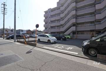 駐車場出入り口・敷地内駐車場（屋外平面式）