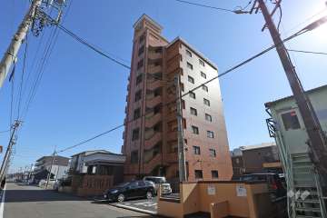 レインボー入場の外観（北西側から）
