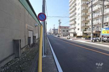 敷地東側の前面道路