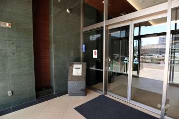 エントランスはオートロック付きです。