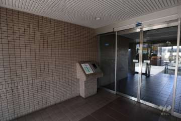 エントランスはオートロック付きです。