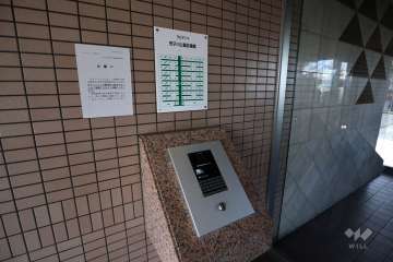 オートロックの操作盤、案内板