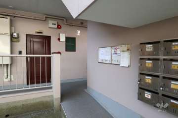 住戸入り口と共用ポスト