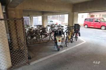 駐輪場とバイク置場