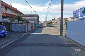 敷地北西側の前面道路