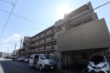 ライオンズマンション港西の外観（北西側から）