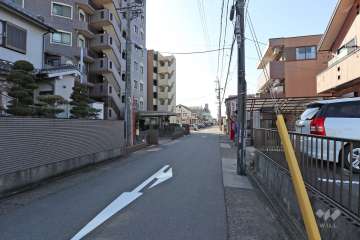 敷地北側の前面道路