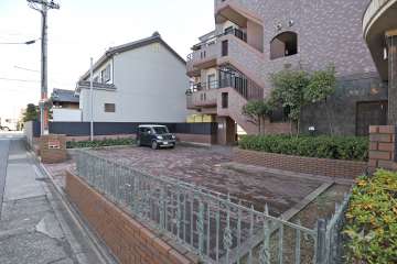 駐車場出入り口・敷地内駐車場（屋外平面式）