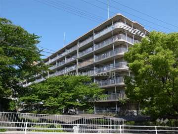 千里一条池スカイハイツC棟の外観（南東側から）