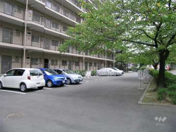 C棟の敷地内駐車場（平面式）