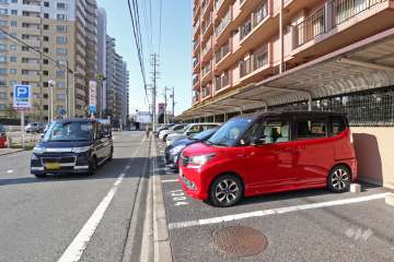 南側敷地内駐車場（屋外平面式）