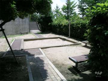 敷地内の小さな公園
