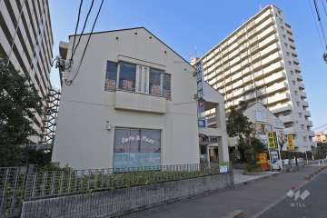 店舗棟の外観（東側から）