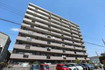 宝マンション当知南の外観（南西側から）