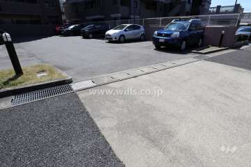 駐車場出入り口