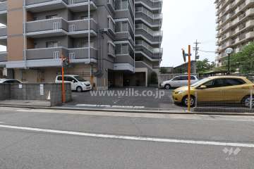 駐車場出入り口