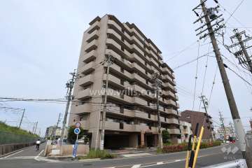 宝マンション新守山第7の外観（南西側から）