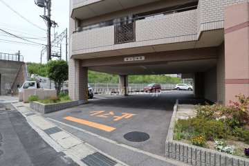 駐車場出入り口