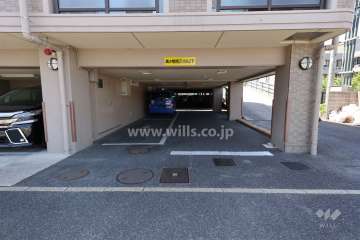 駐車場出入り口