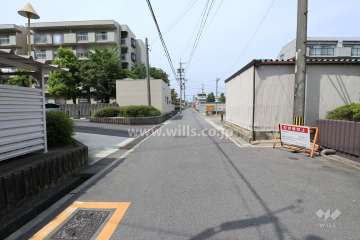 敷地東側の前面道路