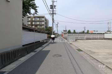 敷地東側の前面道路