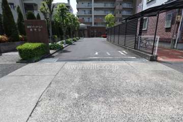 駐車場出入り口