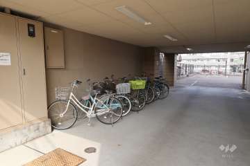 屋内に設けられた駐輪場