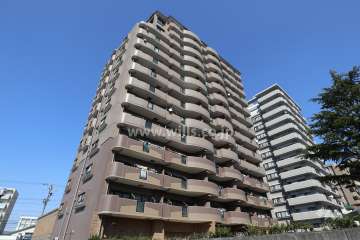 ライオンズマンション藤ヶ丘ガーデンシティ参番館の外観（南西側から）