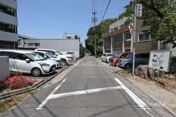 敷地北側の前面道路（東側から）