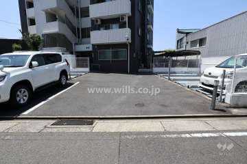 駐車場出入り口