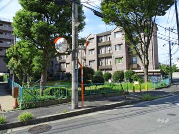 敷地に隣接する「バンビ遊園」