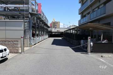 駐車場出入り口（リングシャッター付き）