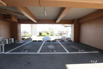 敷地内駐車場（屋内平面式）