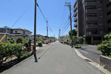 敷地東側の前面道路