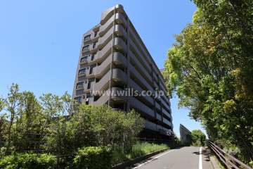 ライオンズマンション小幡緑地の外観（東側から）