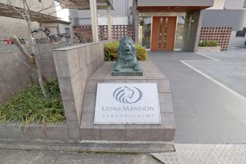 エントランスの銘板