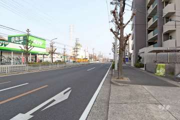 敷地北側の前面道路