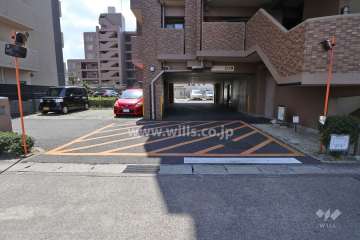 駐車場出入り口