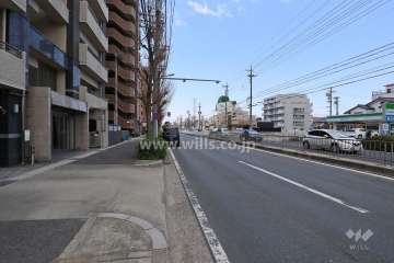 敷地北側の前面道路（東側から）
